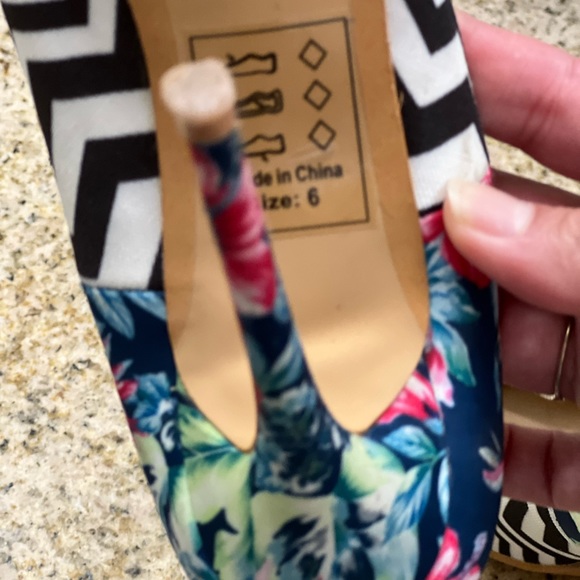 Eye popping high heels - Picture 4 of 5